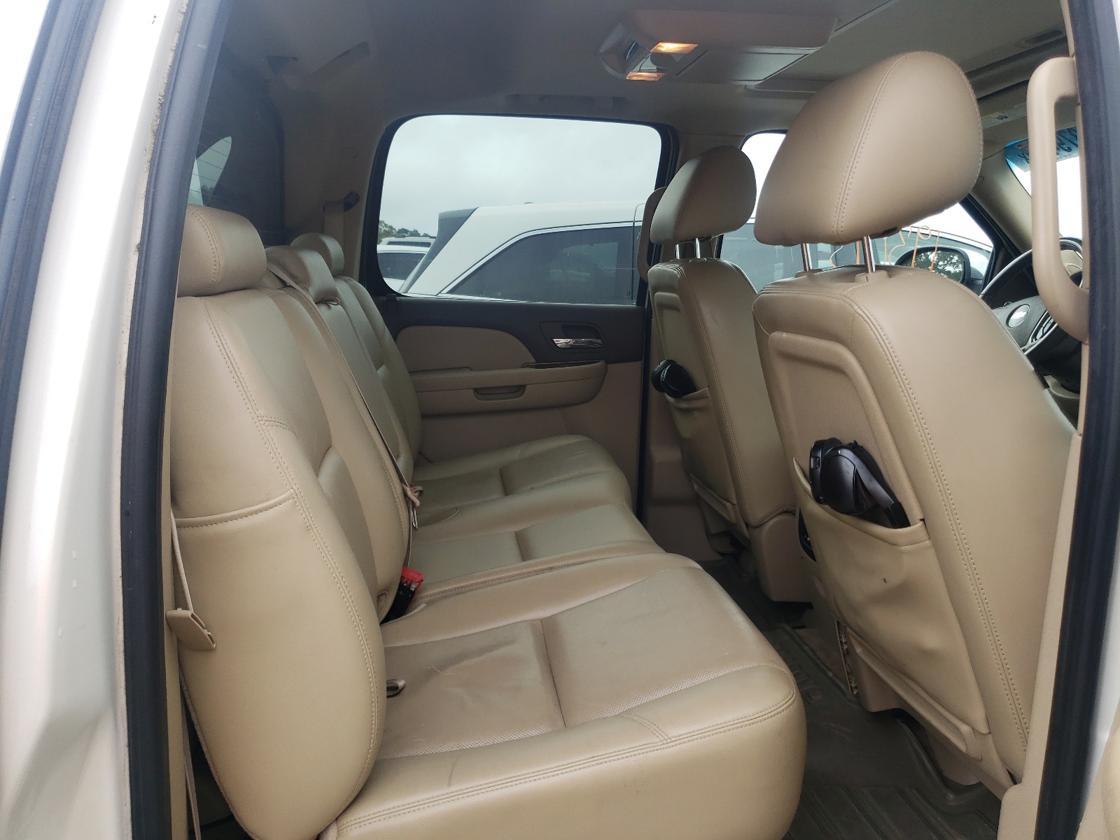 Photo 6 from auction – 2011 CHEVROLET AVALANCHE with VIN 3GNTKGE34BG146958