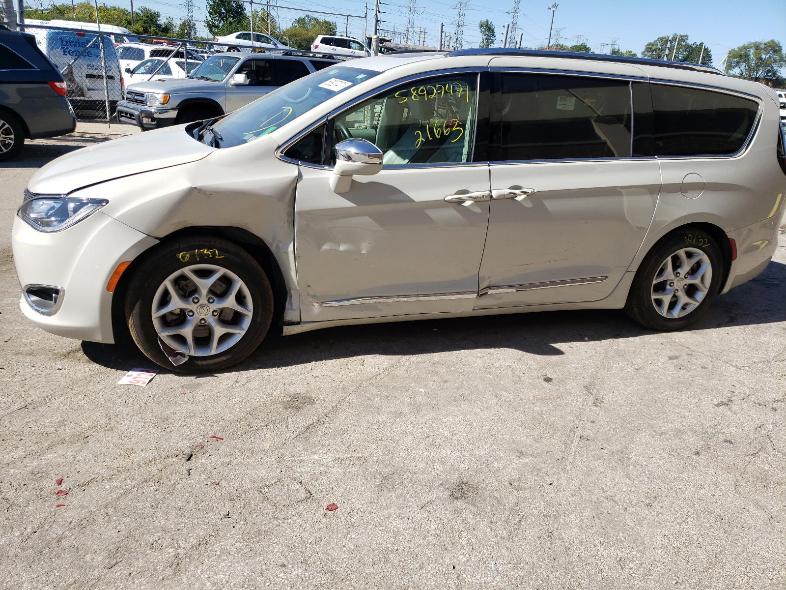 Photo 9 from auction – 2020 CHRYSLER PACIFICA L with VIN 2C4RC1GG1LR187105