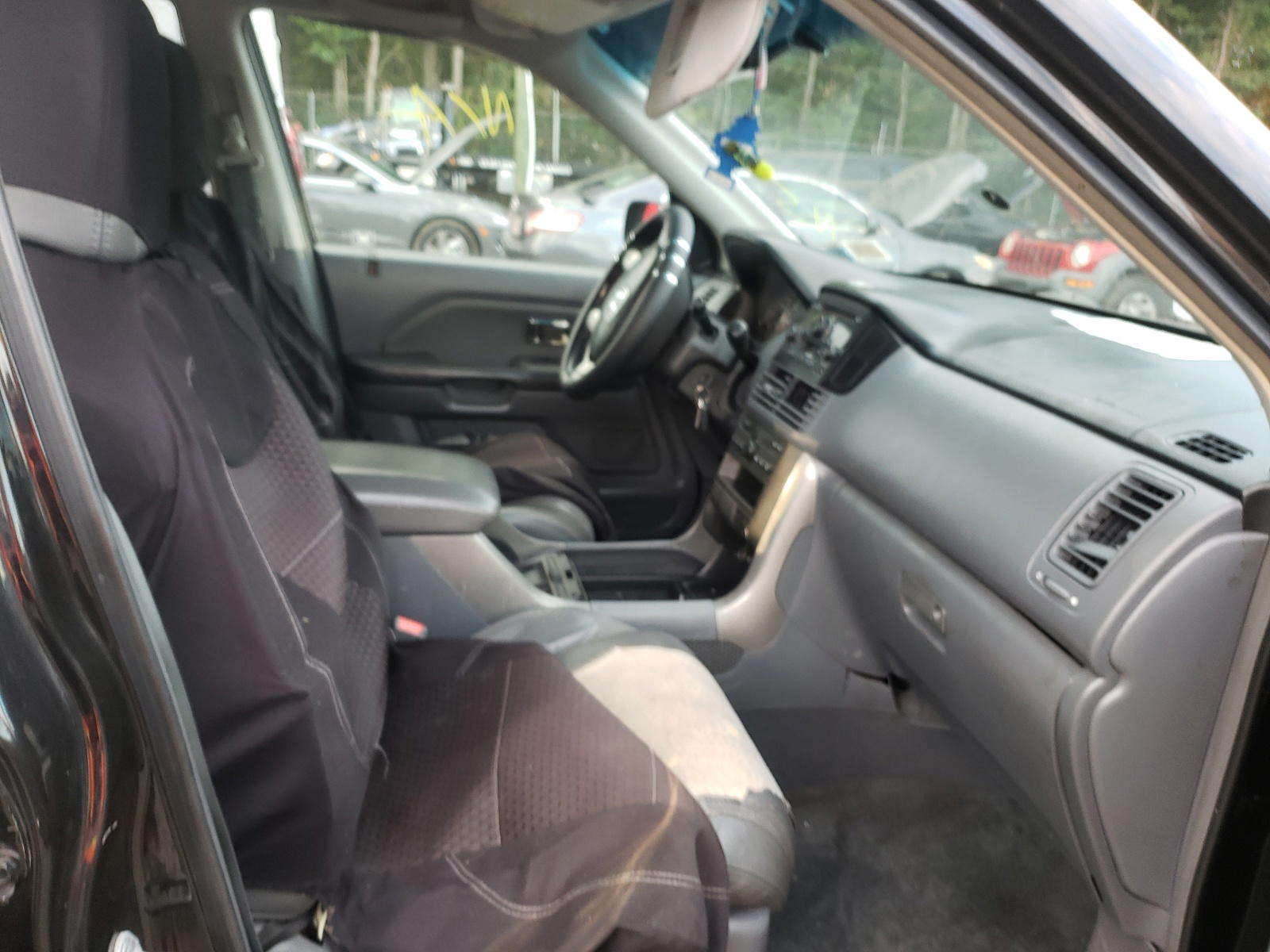 Photo 5 from auction – 2003 HONDA PILOT EXL with VIN 2HKYF18533H512124
