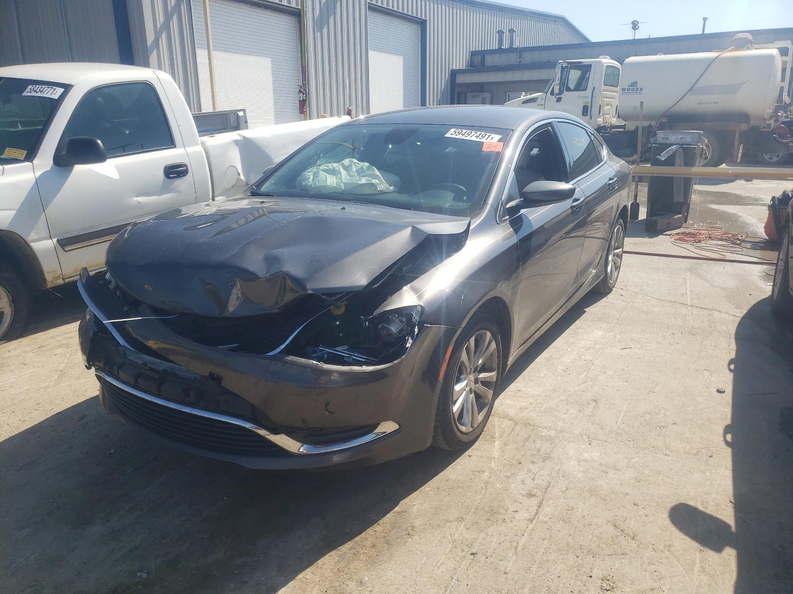 Photo 2 from auction – 2015 CHRYSLER 200 LIMITE with VIN 1C3CCCAB9FN670264
