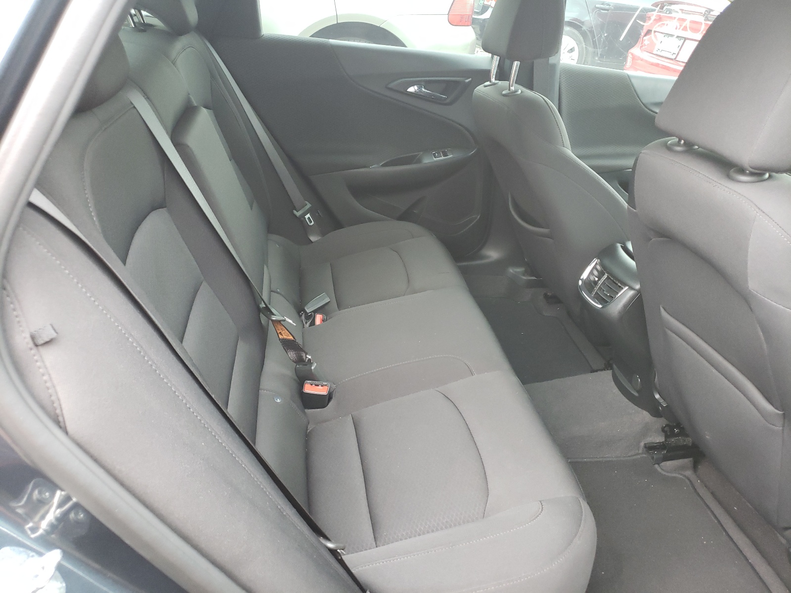 Photo 6 from auction – 2020 CHEVROLET MALIBU LT with VIN 1G1ZD5ST2LF027887