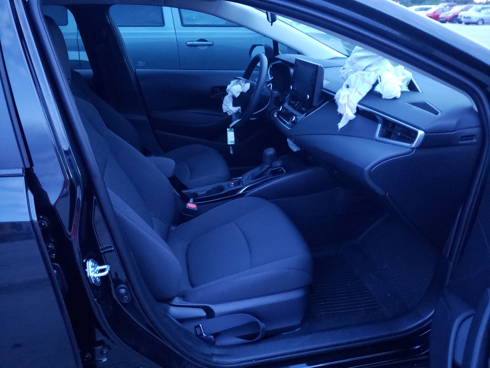 Photo 5 from auction – 2022 TOYOTA COROLLA LE with VIN 5YFEPMAE4NP279730