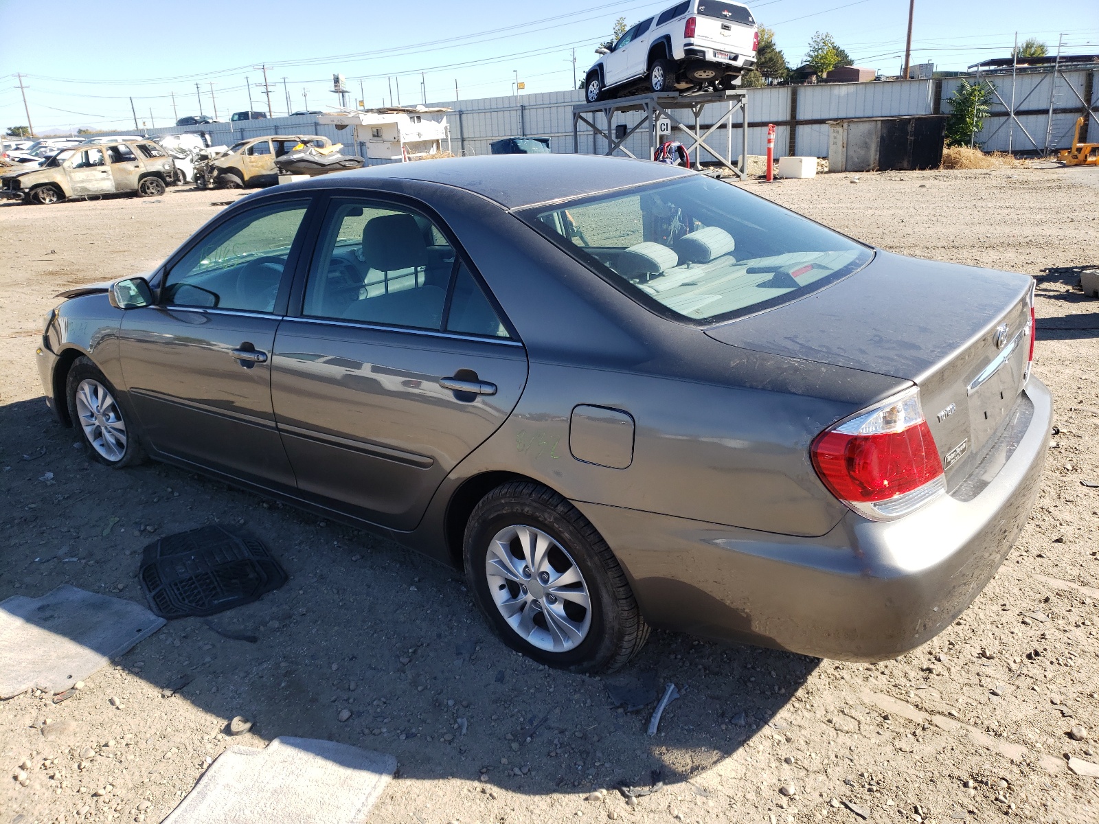 Photo 3 from auction – 2005 TOYOTA CAMRY LE with VIN 4T1BF30K05U612107