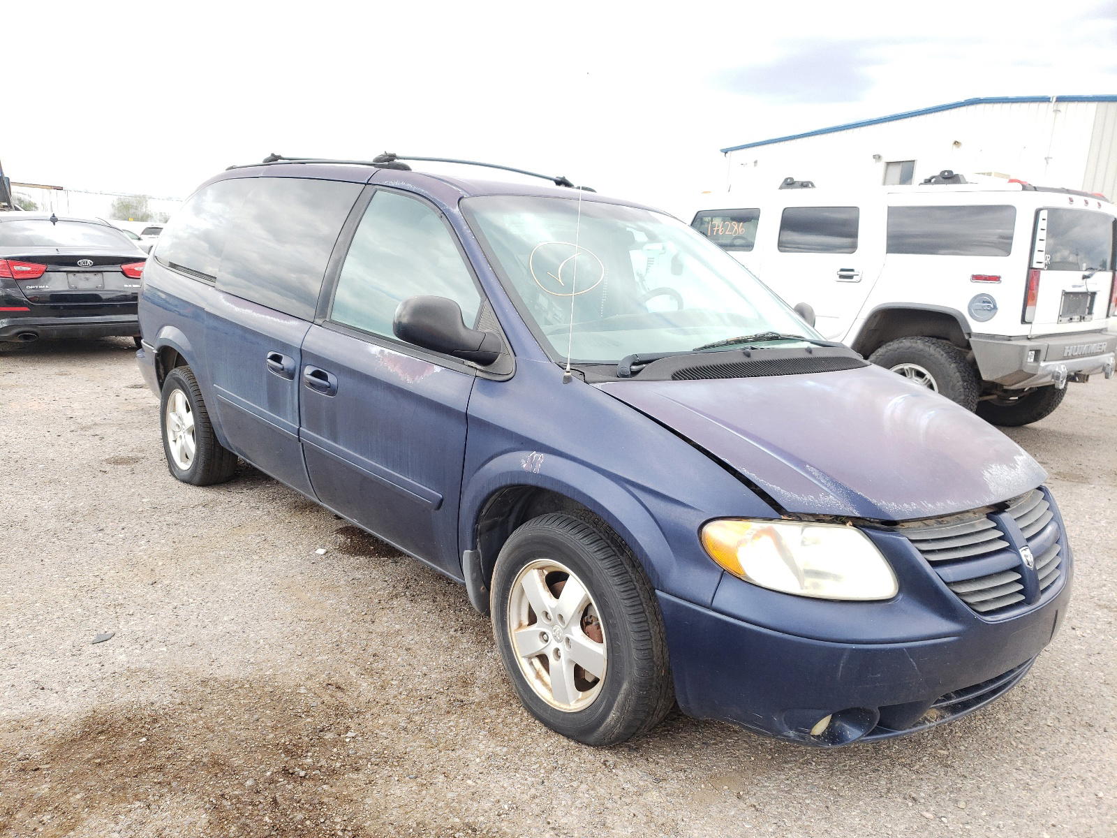DODGE CARAVAN 2005 with VIN 2D4GP44L45R158654 - Photo from auction