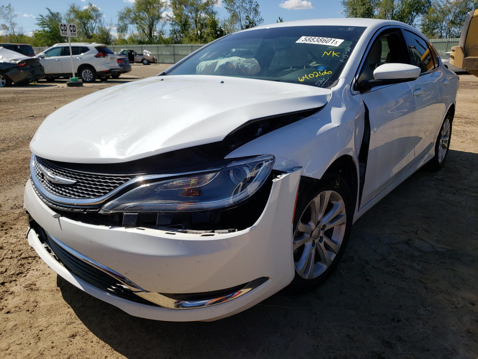 Photo 2 from auction – 2015 CHRYSLER 200 LIMITE with VIN 1C3CCCAB6FN640266