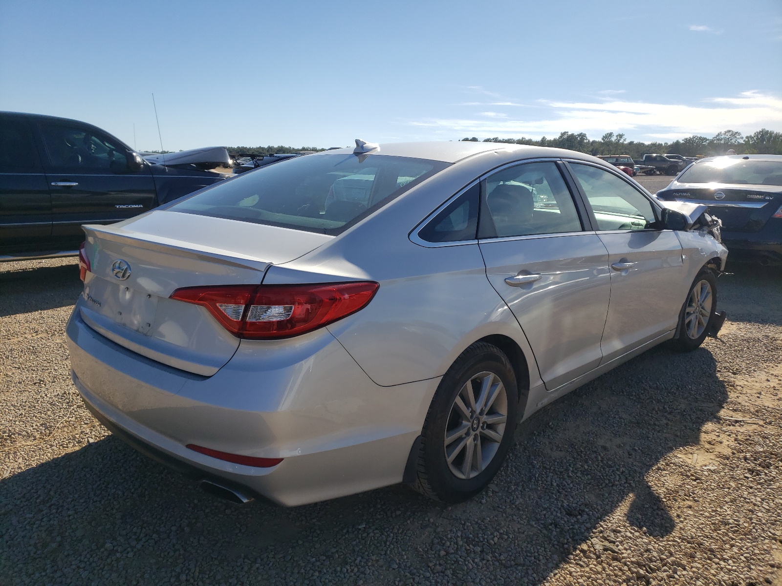 Photo 4 from auction – 2015 HYUNDAI SONATA SE with VIN 5NPE24AF4FH161344