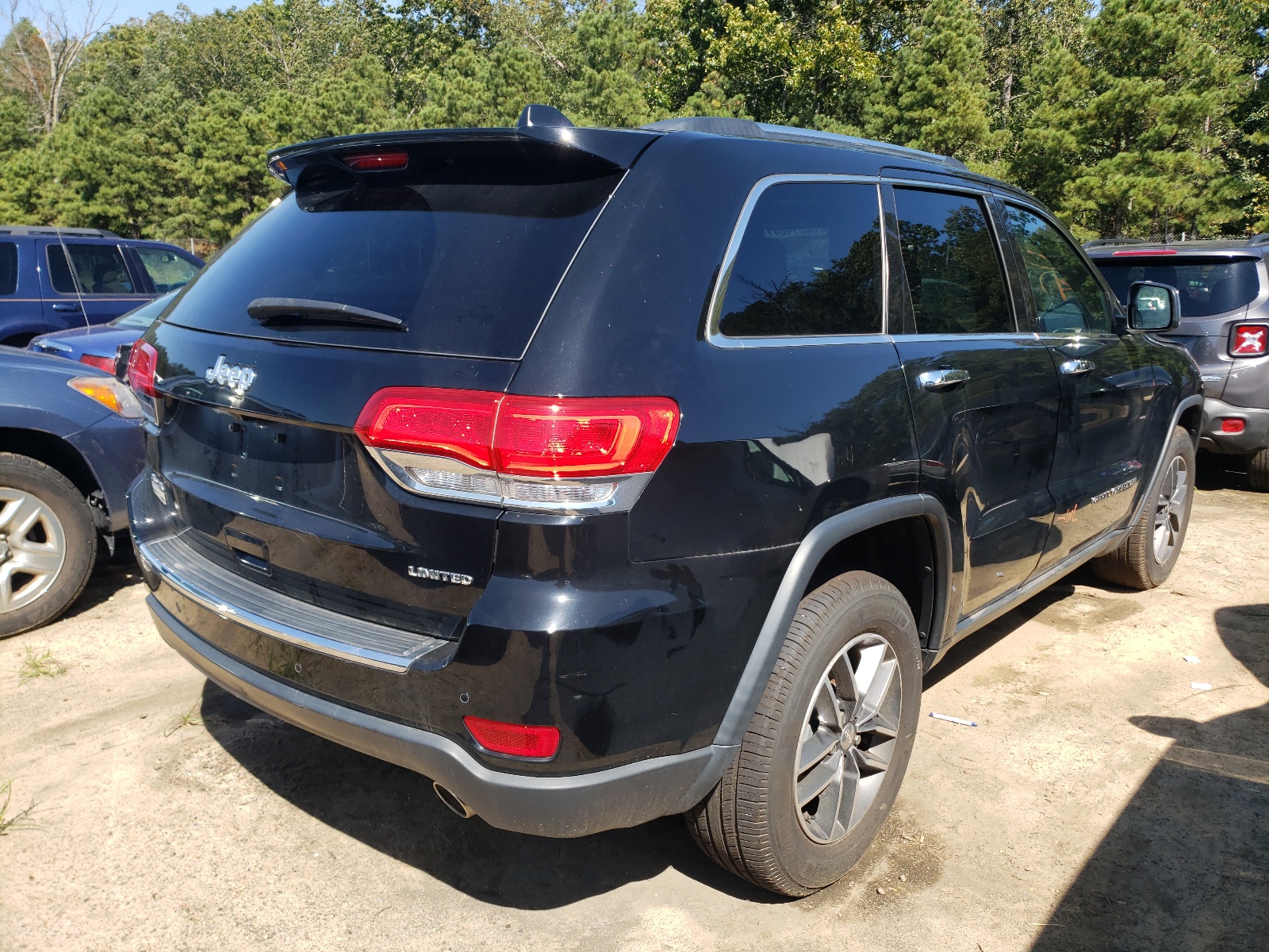 Photo 4 from auction – 2017 JEEP GRAND CHER with VIN 1C4RJFBG7HC807806