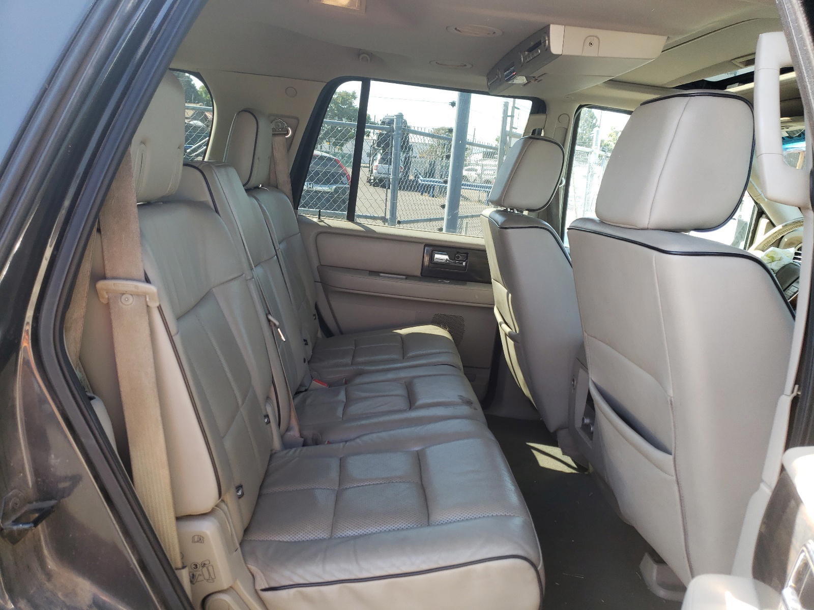 Photo 6 from auction – 2007 LINCOLN NAVIGATOR with VIN 5LMFU28527LJ22189