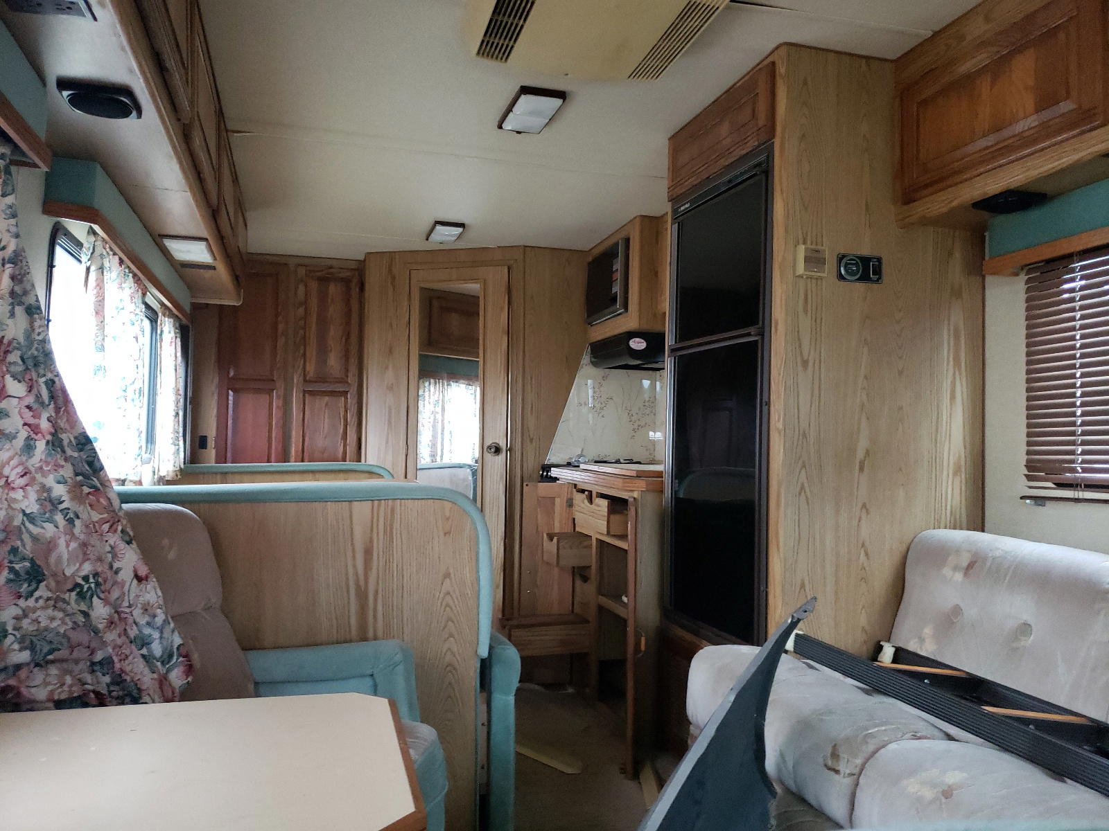Photo 6 from auction – 1987 FORD ECONO with VIN 1FDKE30L7HHA79522