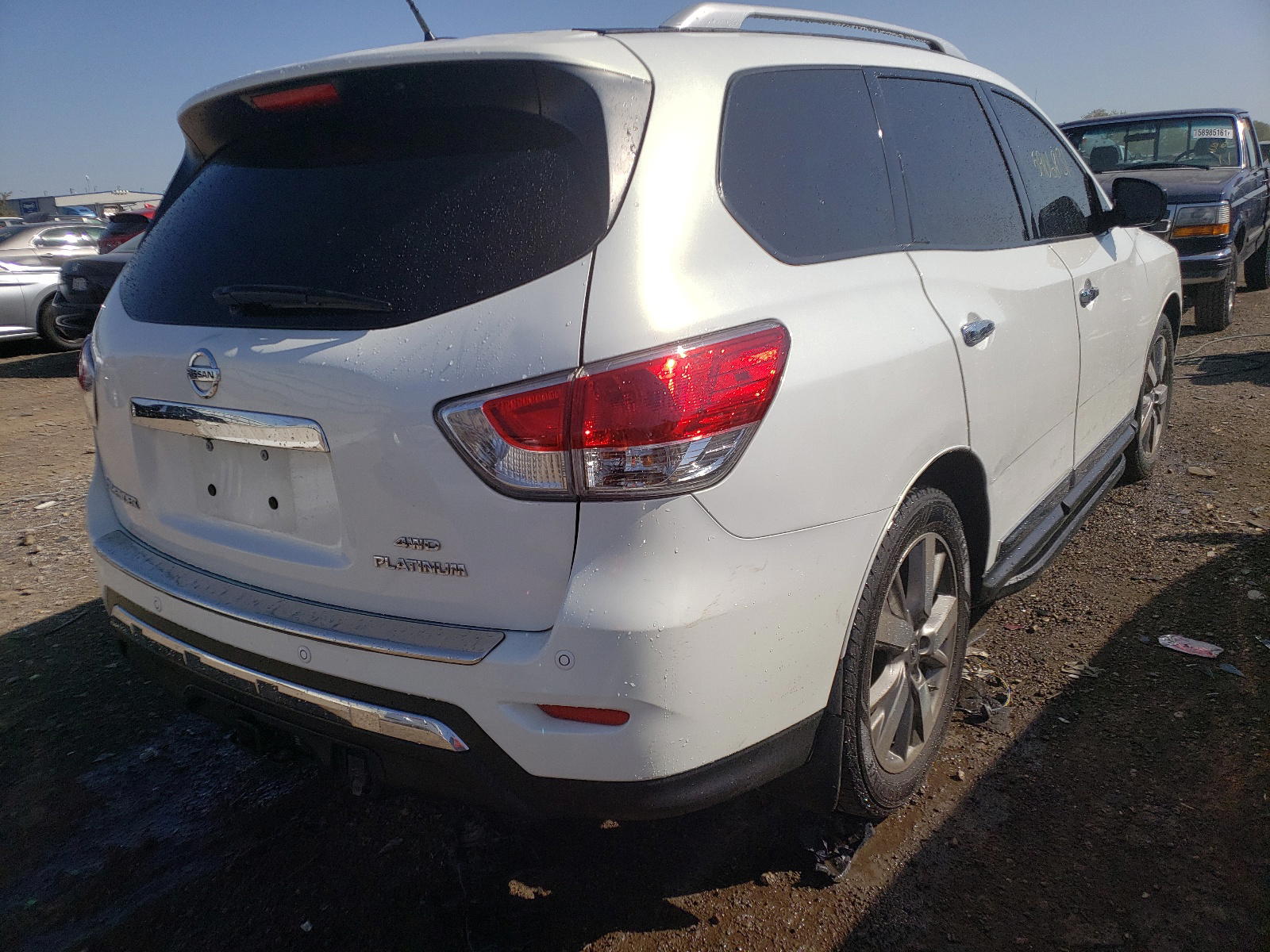 Photo 4 from auction – 2014 NISSAN PATHFINDER with VIN 5N1AR2MM3EC683932