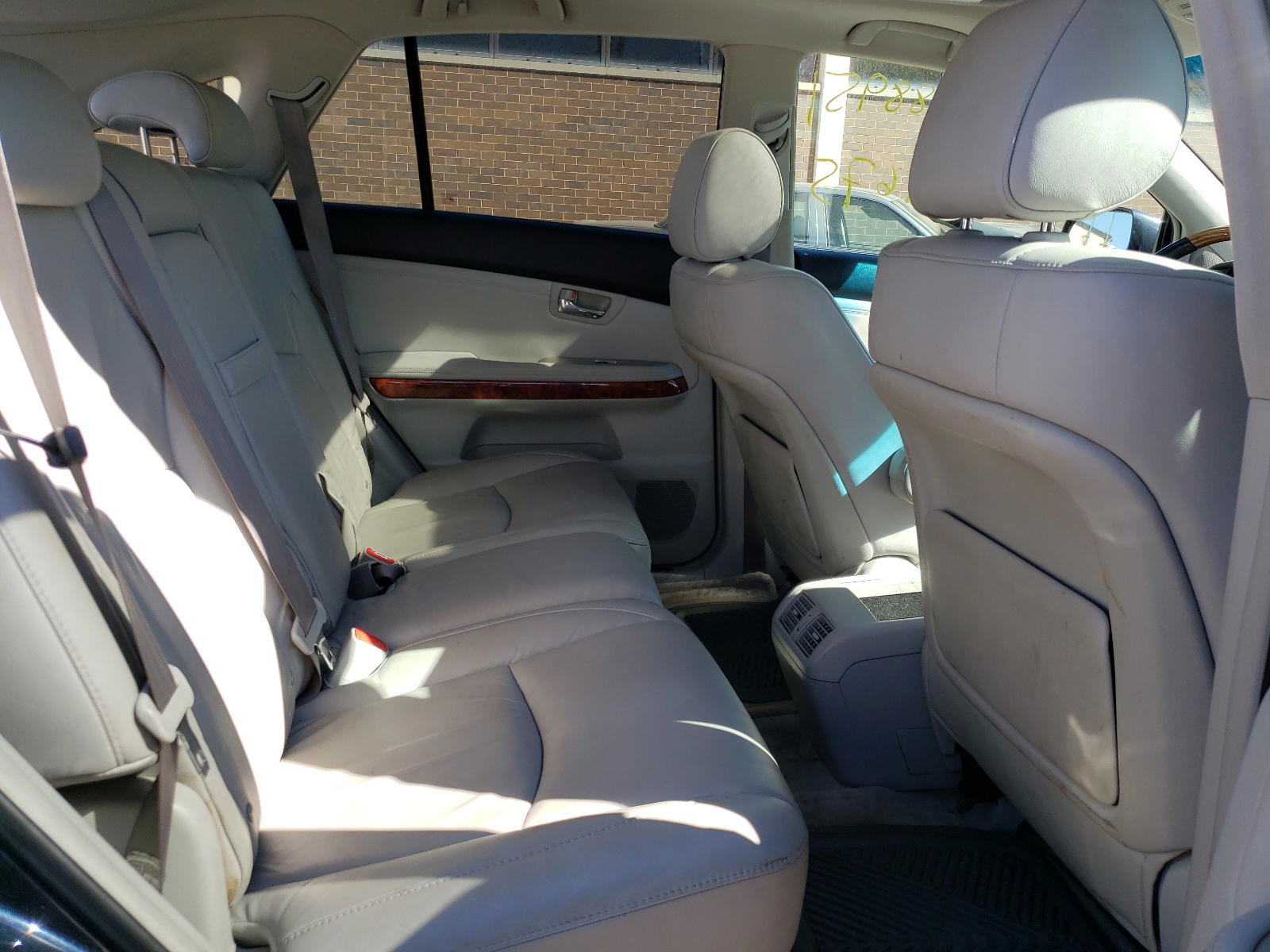 Photo 6 from auction – 2006 LEXUS RX 330 with VIN 2T2HA31U96C098507