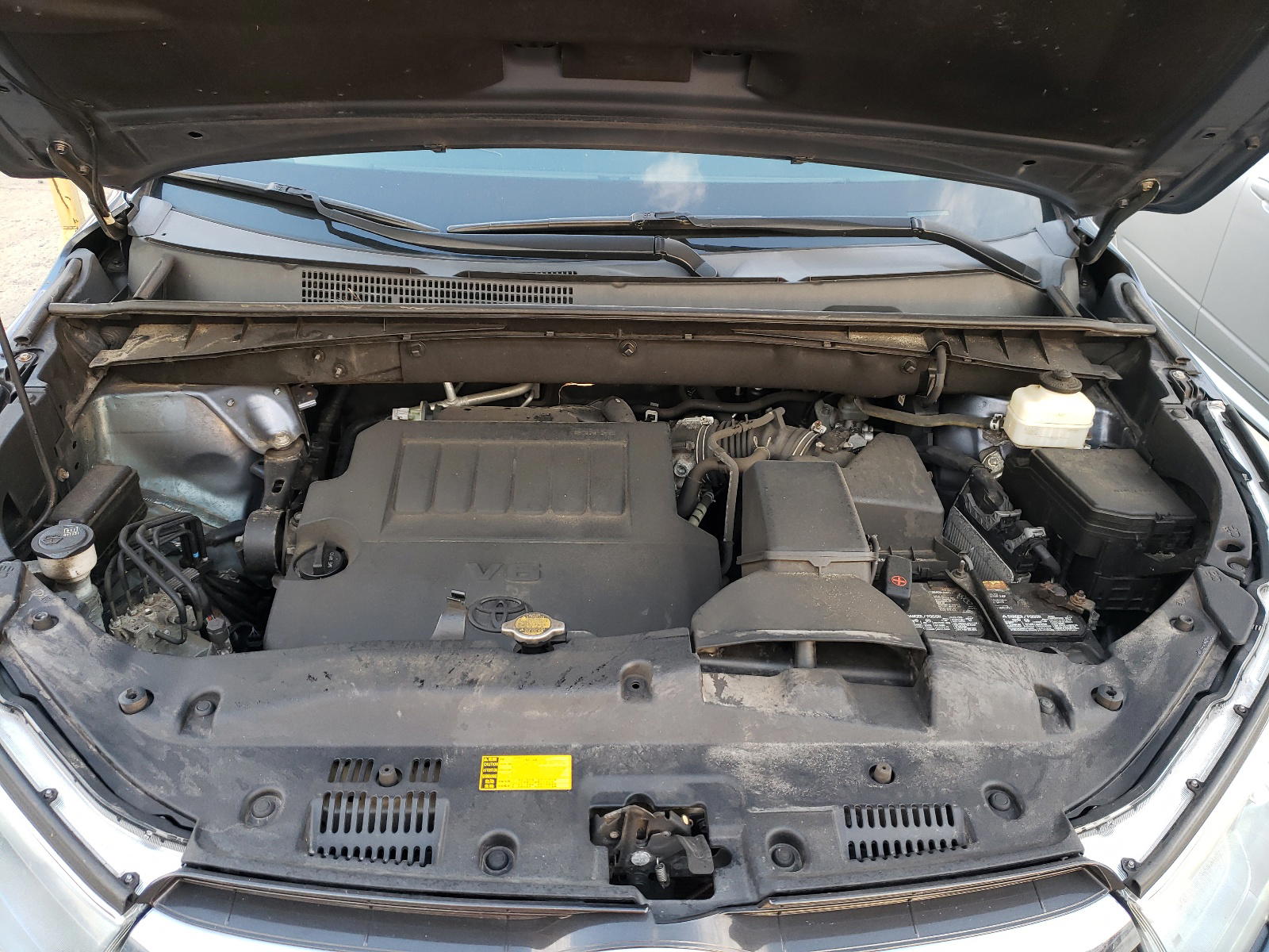 Photo 7 from auction – 2015 TOYOTA HIGHLANDER with VIN 5TDJKRFH5FS117126