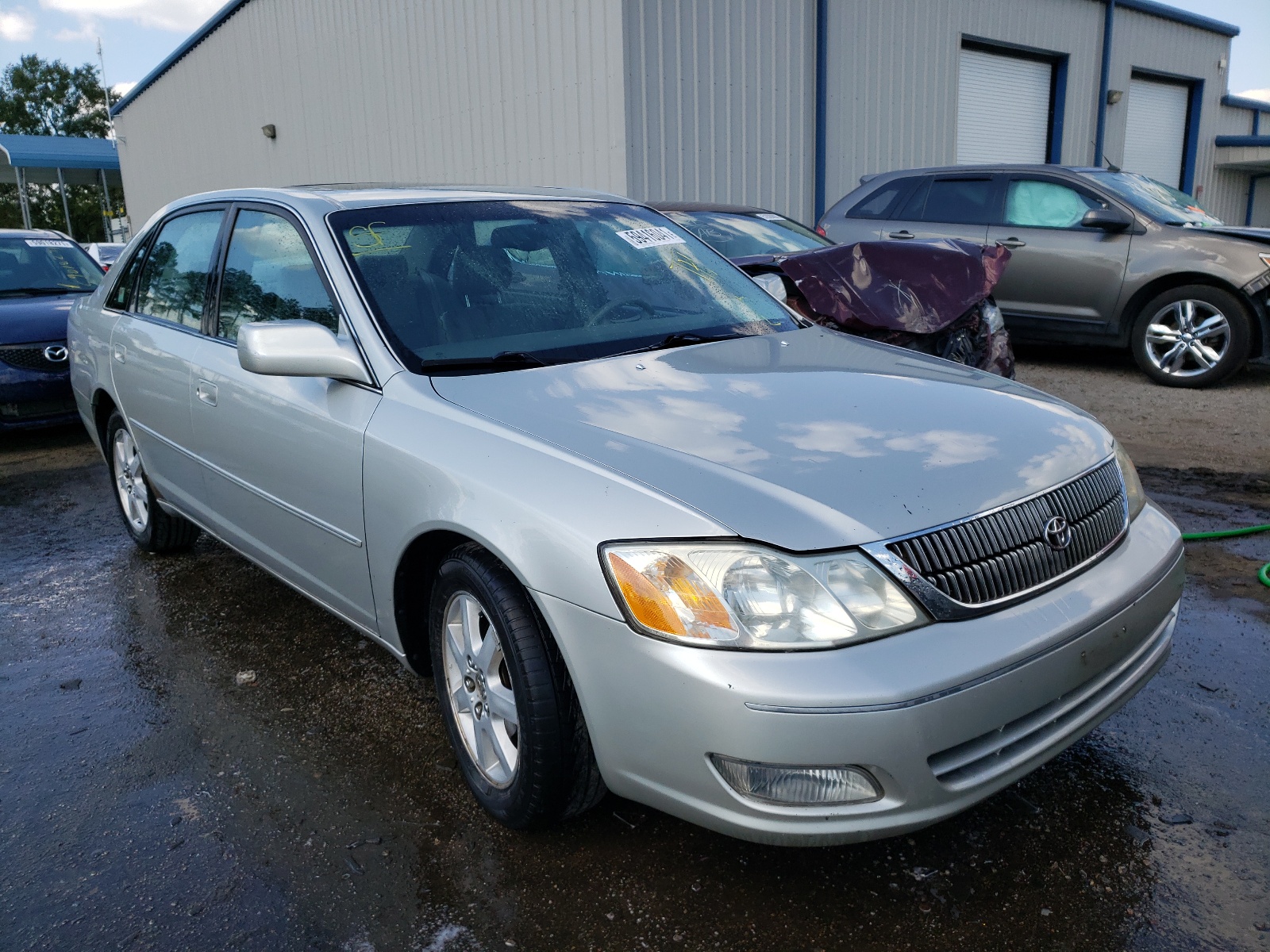 TOYOTA AVALON XL 2001 with VIN 4T1BF28B91U121284 - Photo from auction