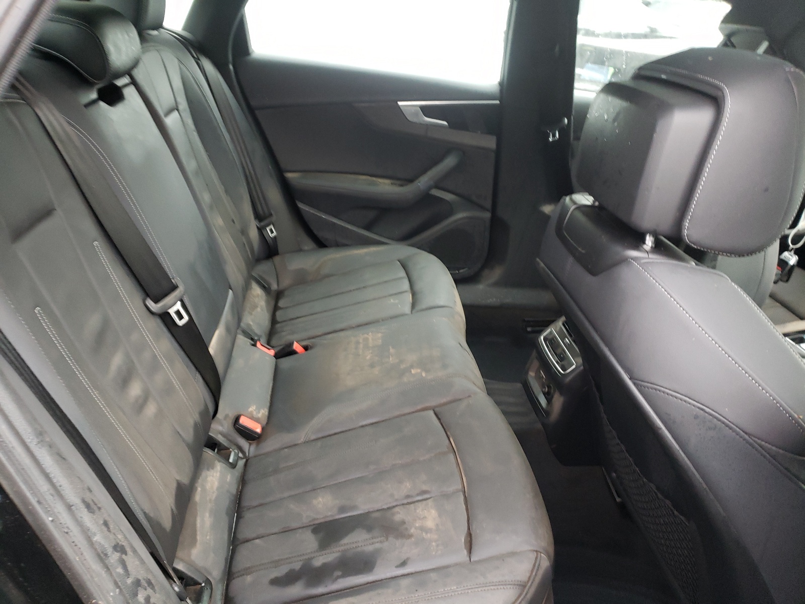 Photo 6 from auction – 2021 AUDI A4 PREMIUM with VIN WAUEAAF45MN005557
