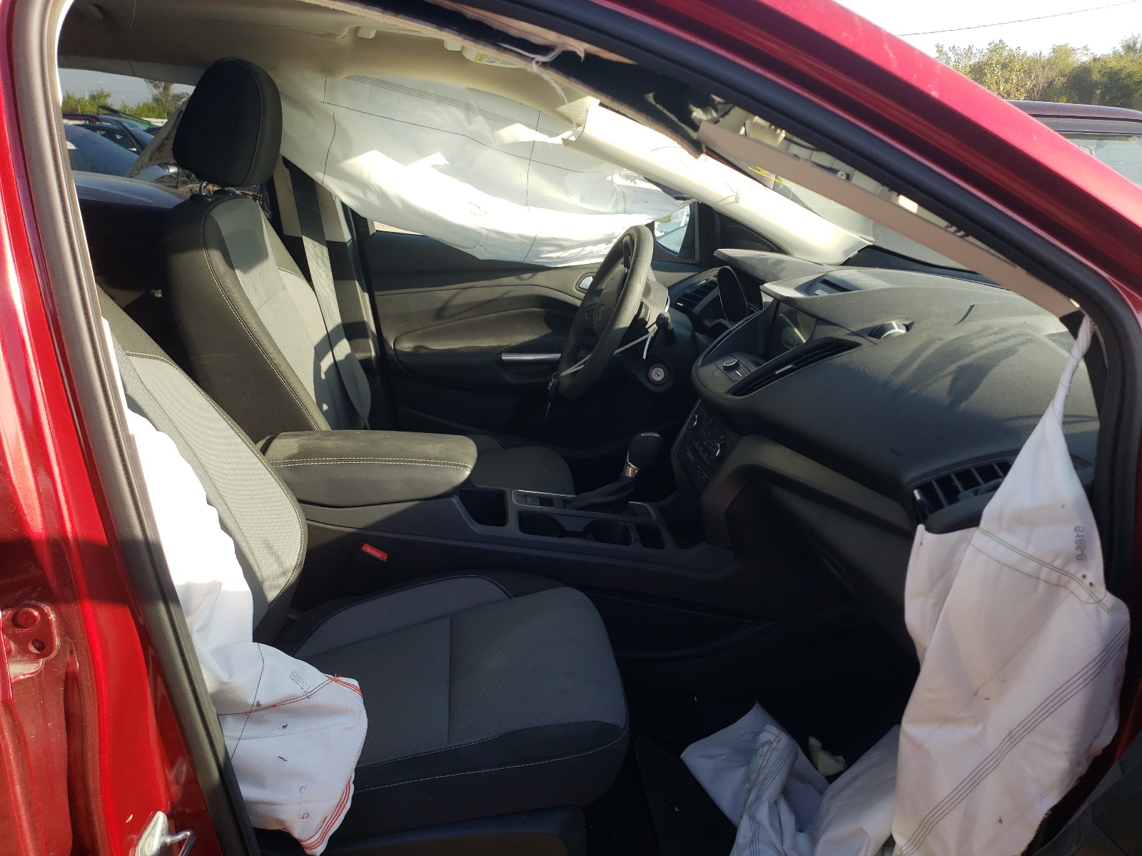 Photo 5 from auction – 2017 FORD ESCAPE SE with VIN 1FMCU0GD1HUC86614