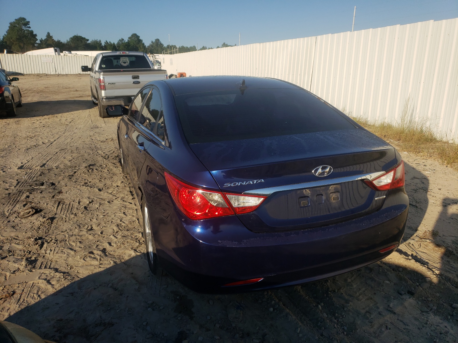 Photo 3 from auction – 2011 HYUNDAI SONATA SE with VIN 5NPEC4AC1BH027906