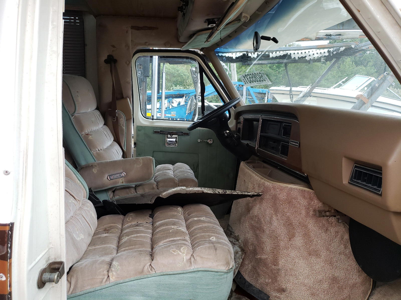 Photo 5 from auction – 1987 FORD ECONO with VIN 1FDKE30L7HHA79522