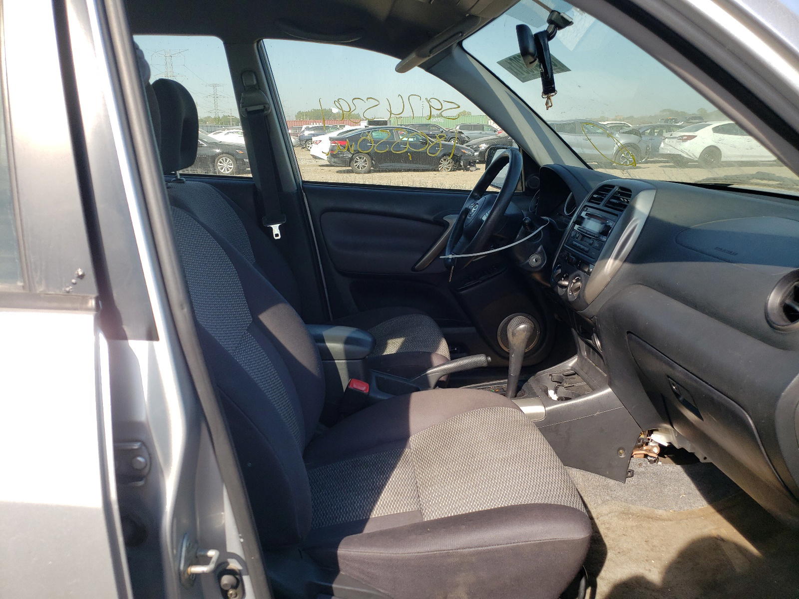 Photo 5 from auction – 2004 TOYOTA RAV4 with VIN JTEGD20V640001617