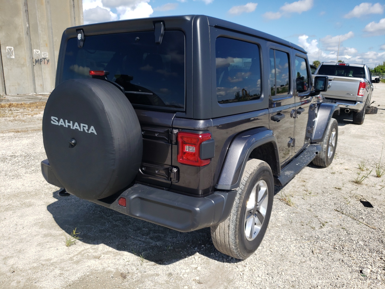 Photo 4 from auction – 2018 JEEP WRANGLER U with VIN 1C4HJXEG4JW108912