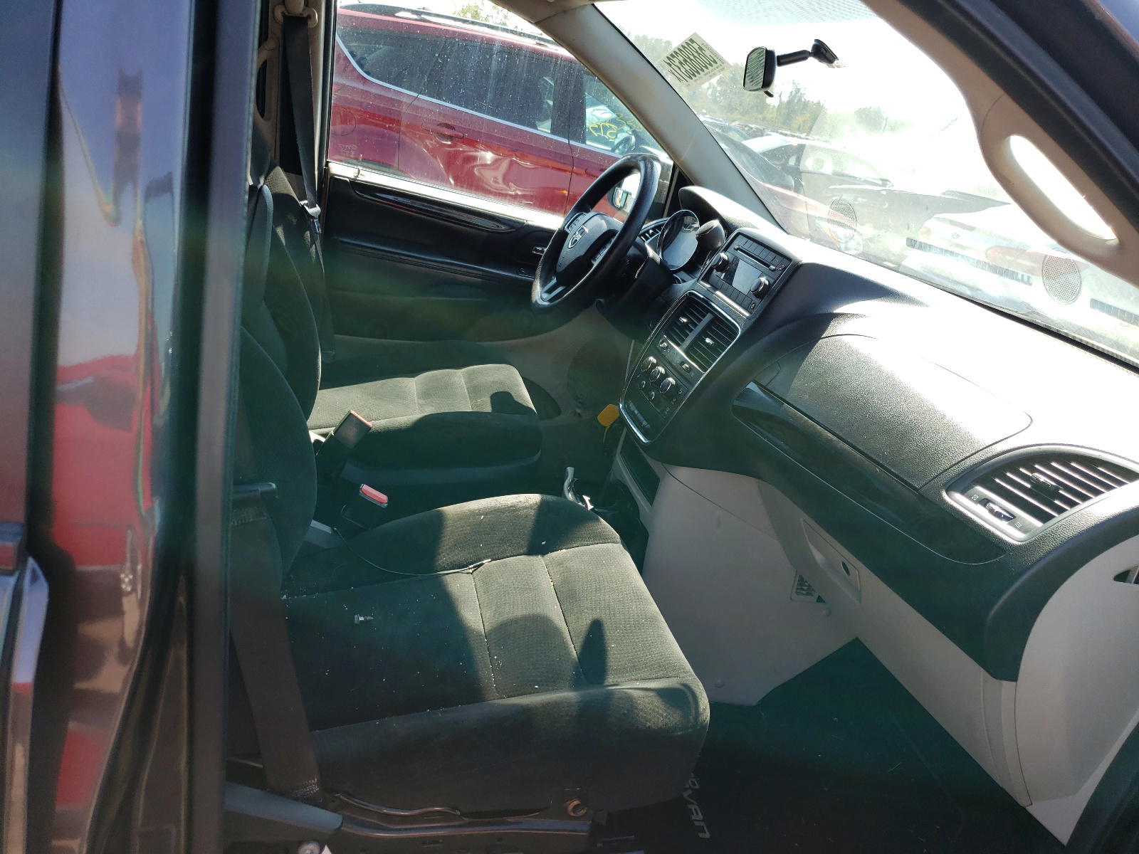 Photo 5 from auction – 2017 DODGE GRAND CARA with VIN 2C4RDGBG4HR550110
