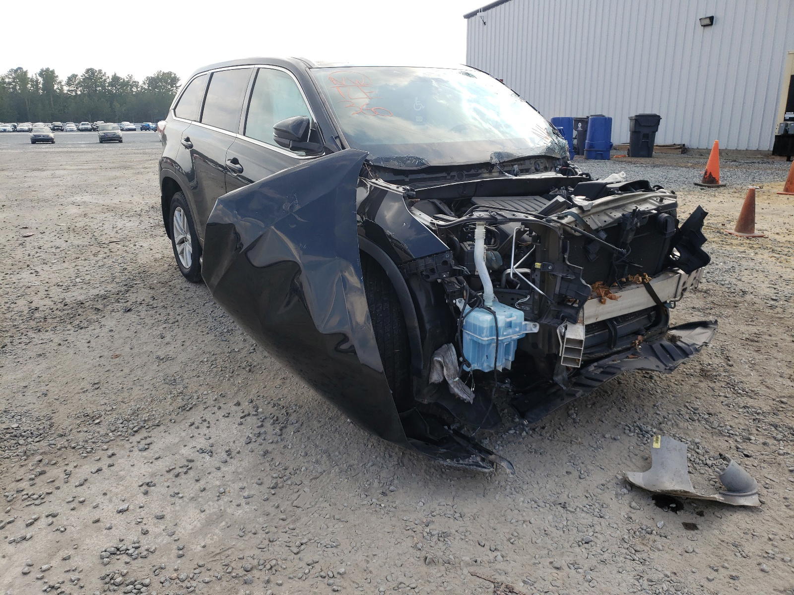 TOYOTA HIGHLANDER 2016 with VIN 5TDBKRFH6GS282799 - Photo from auction
