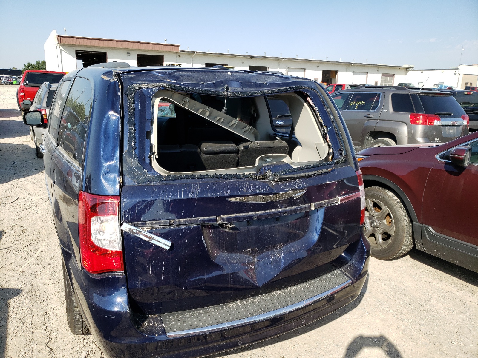 Photo 9 from auction – 2013 CHRYSLER TOWN & COU with VIN 2C4RC1CG4DR677822