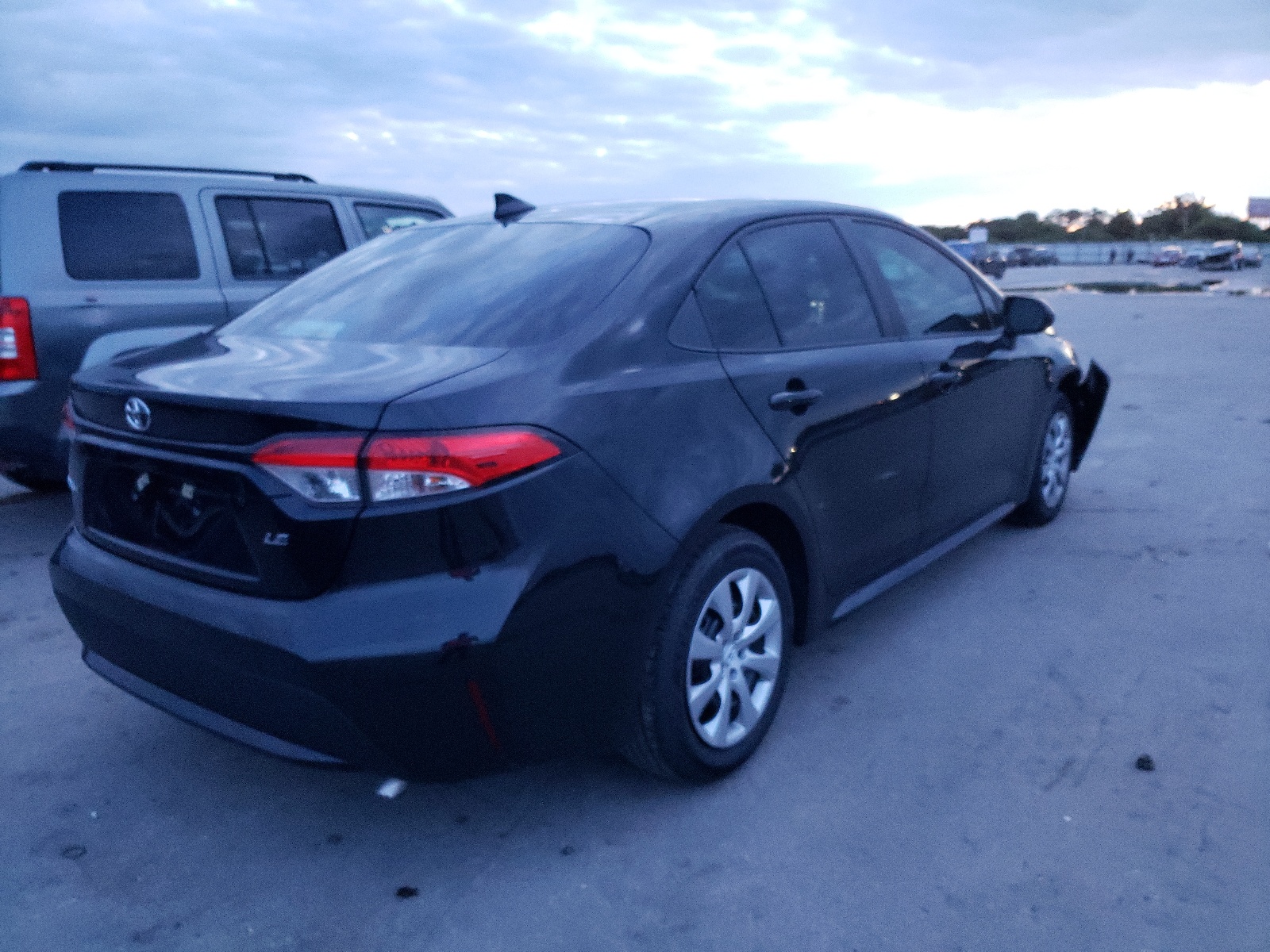 Photo 4 from auction – 2022 TOYOTA COROLLA LE with VIN 5YFEPMAE4NP279730