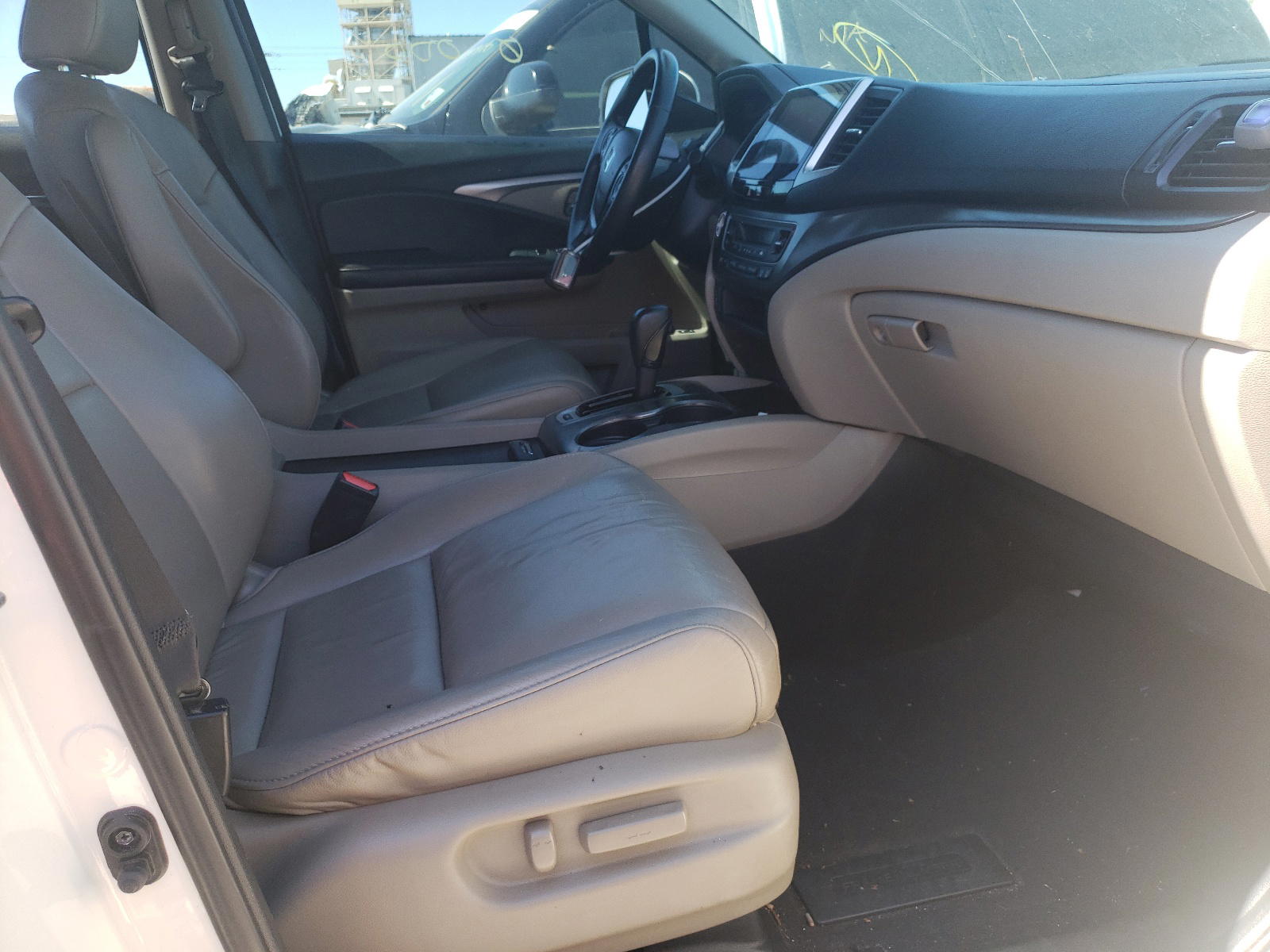 Photo 5 from auction – 2016 HONDA PILOT EXL with VIN 5FNYF5H53GB007616