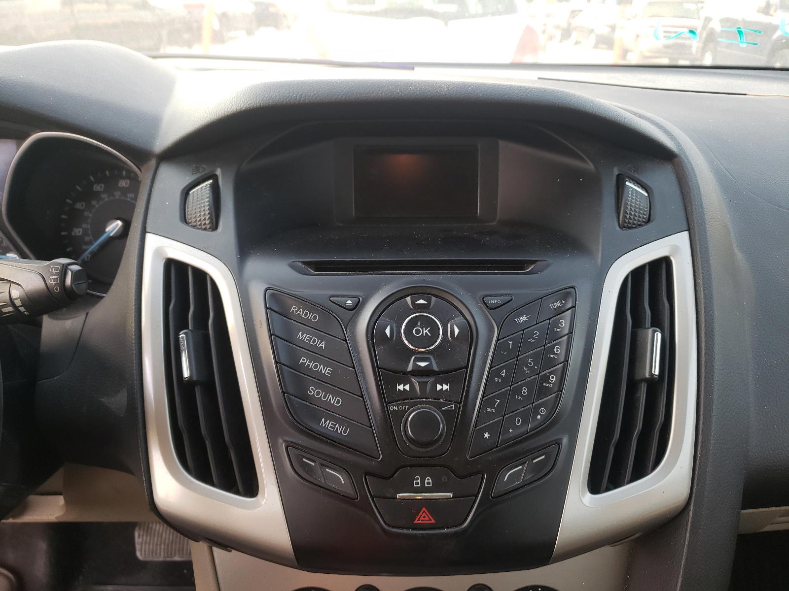 Photo 9 from auction – 2014 FORD FOCUS SE with VIN 1FADP3K23EL161628