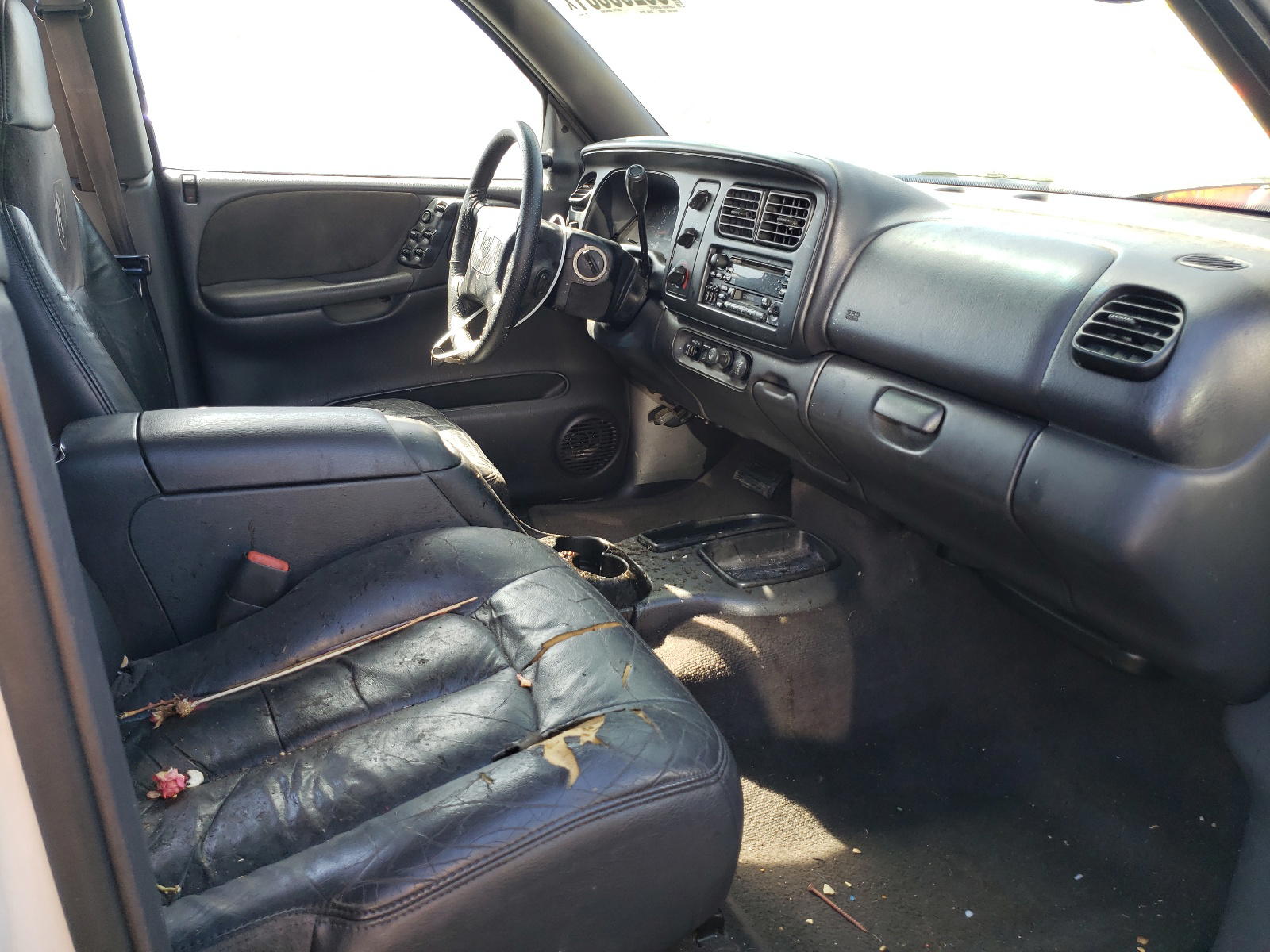 Photo 5 from auction – 1999 DODGE DURANGO with VIN 1B4HR28Y5XF540530