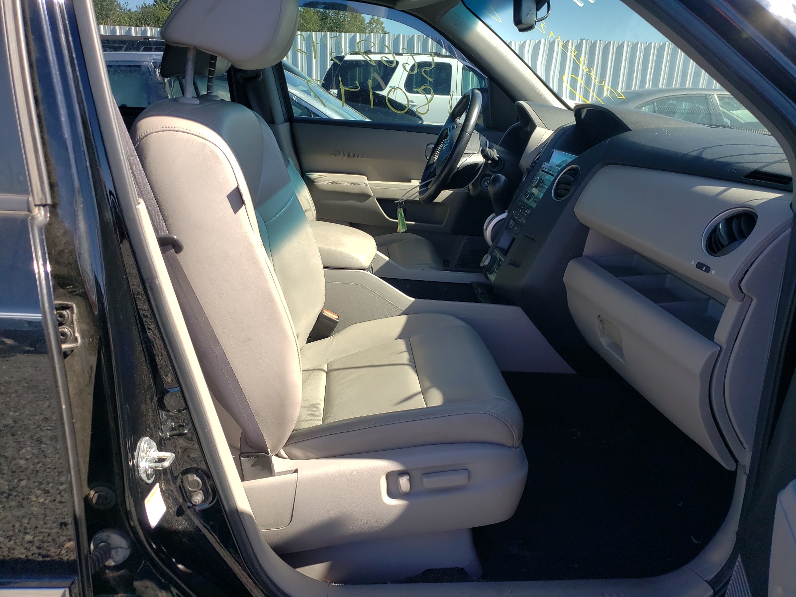 Photo 5 from auction – 2010 HONDA PILOT TOUR with VIN 5FNYF4H81AB012311