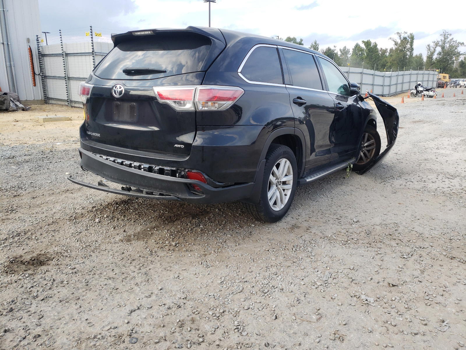 Photo 4 from auction – 2016 TOYOTA HIGHLANDER with VIN 5TDBKRFH6GS282799