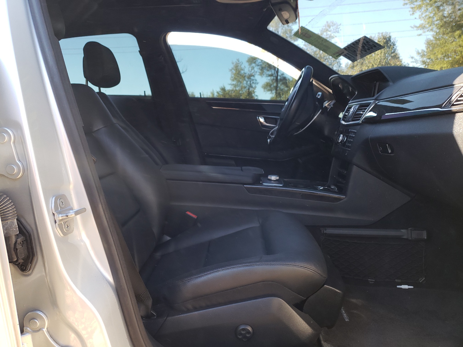 Photo 5 from auction – 2010 MERCEDES-BENZ E 350 with VIN WDDHF5GB2AA032259