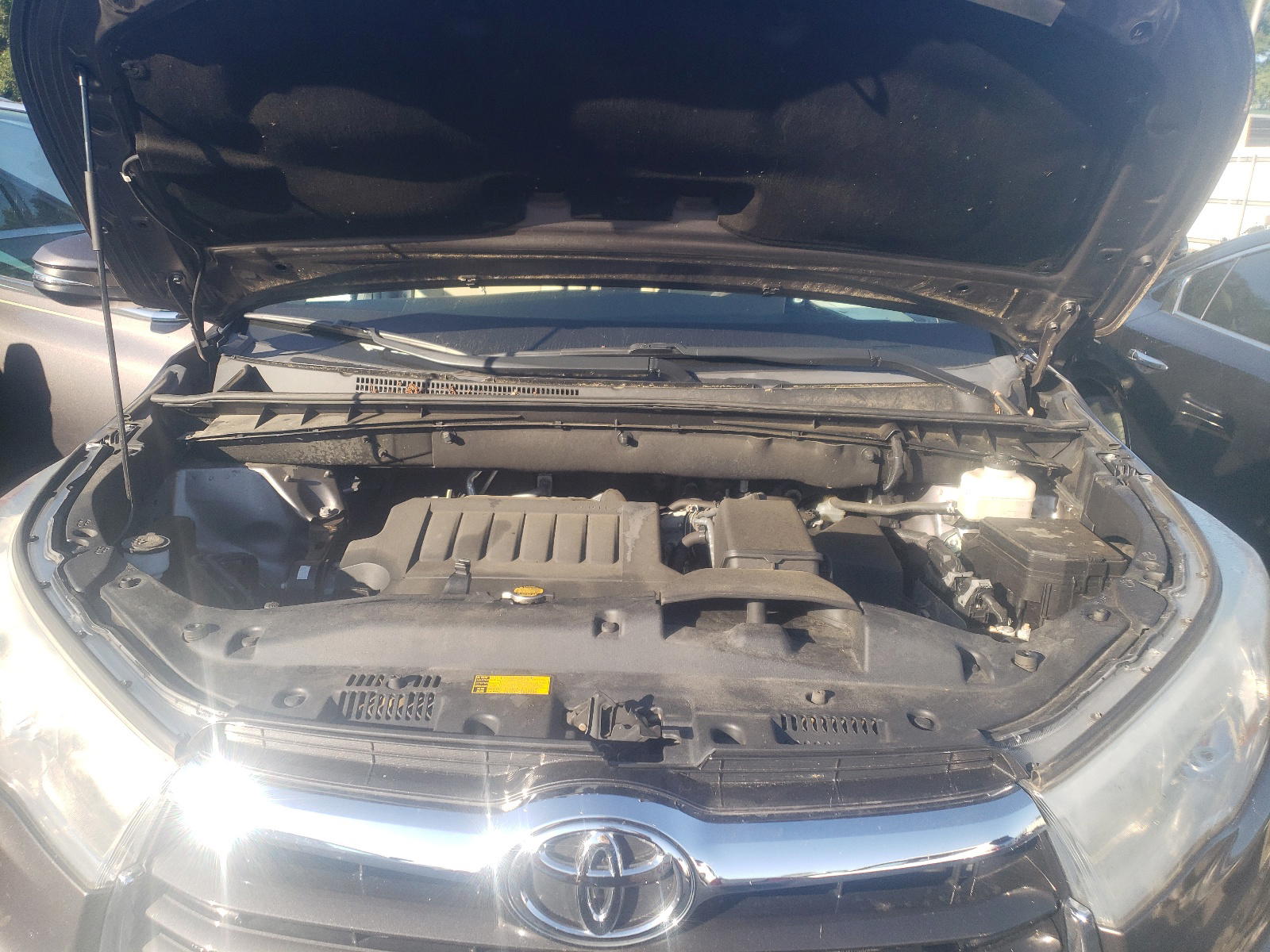 Photo 7 from auction – 2014 TOYOTA HIGHLANDER with VIN 5TDJKRFH8ES060581