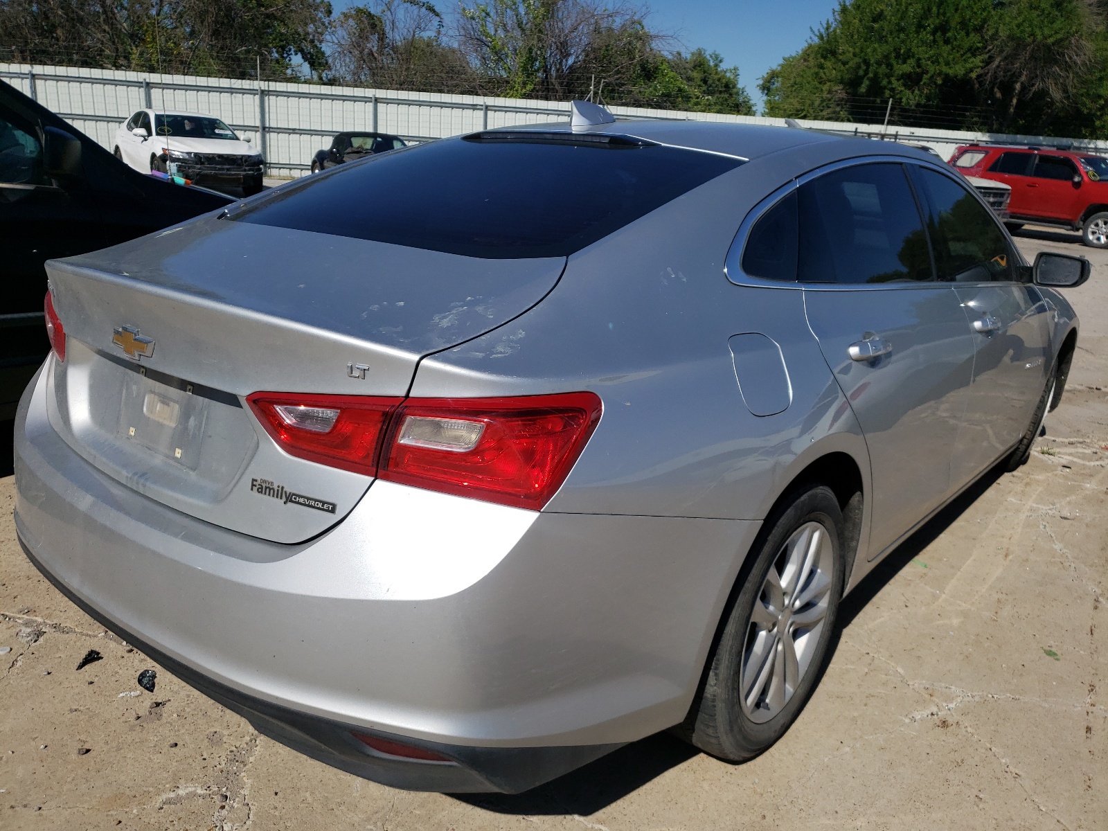 Photo 4 from auction – 2018 CHEVROLET MALIBU LT with VIN 1G1ZD5ST2JF235023