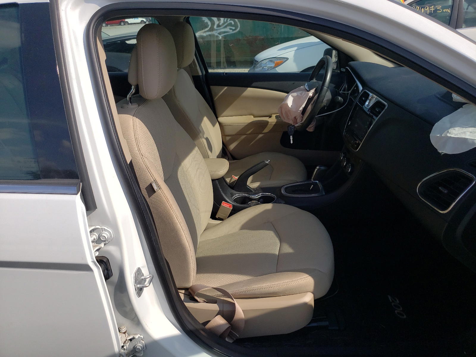 Photo 5 from auction – 2012 CHRYSLER 200 LIMITE with VIN 1C3CCBCG7CN277474