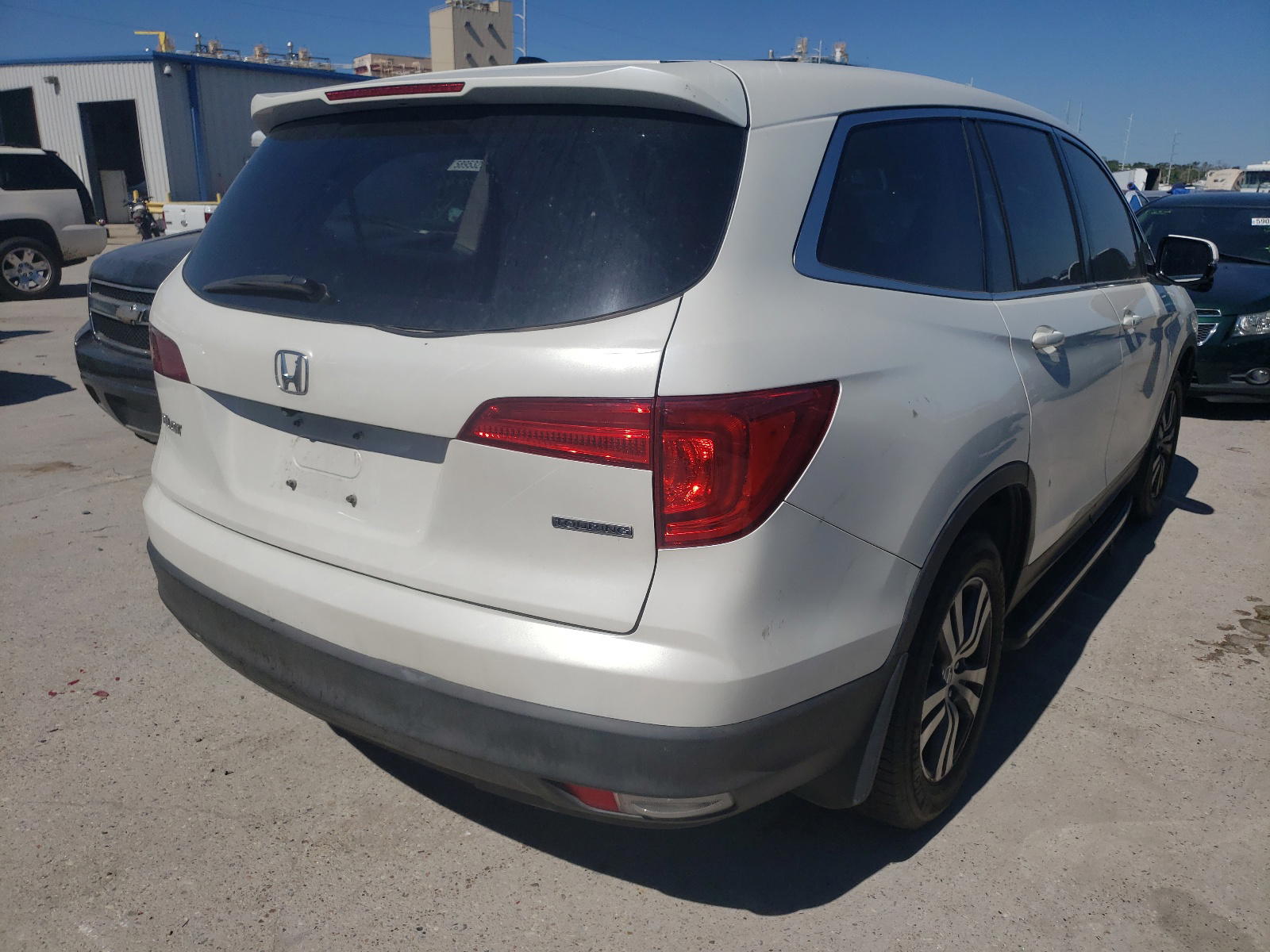 Photo 4 from auction – 2016 HONDA PILOT EXL with VIN 5FNYF5H53GB007616