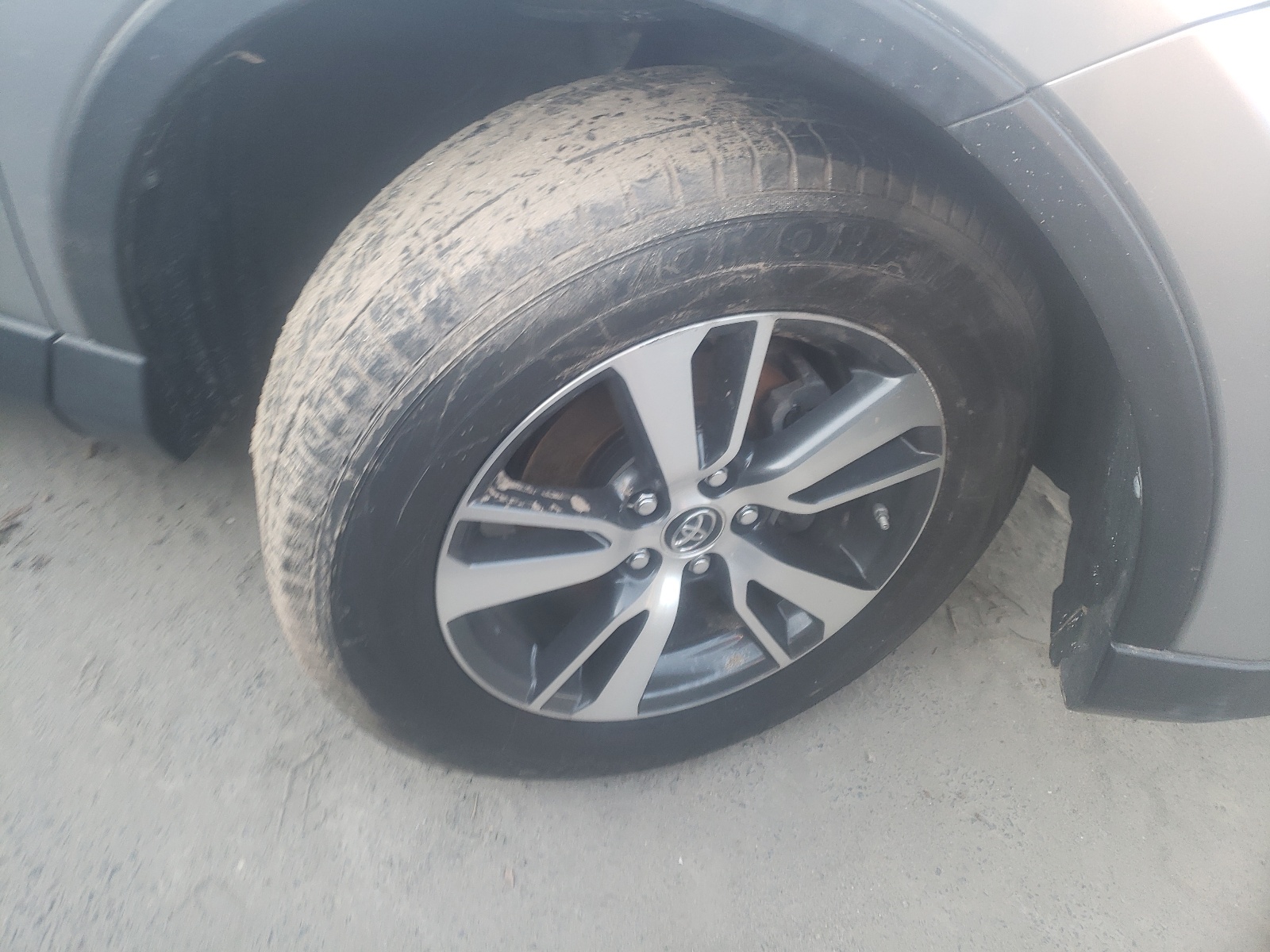 Photo 9 from auction – 2018 TOYOTA RAV4 ADVEN with VIN JTMRFREV7JJ232217
