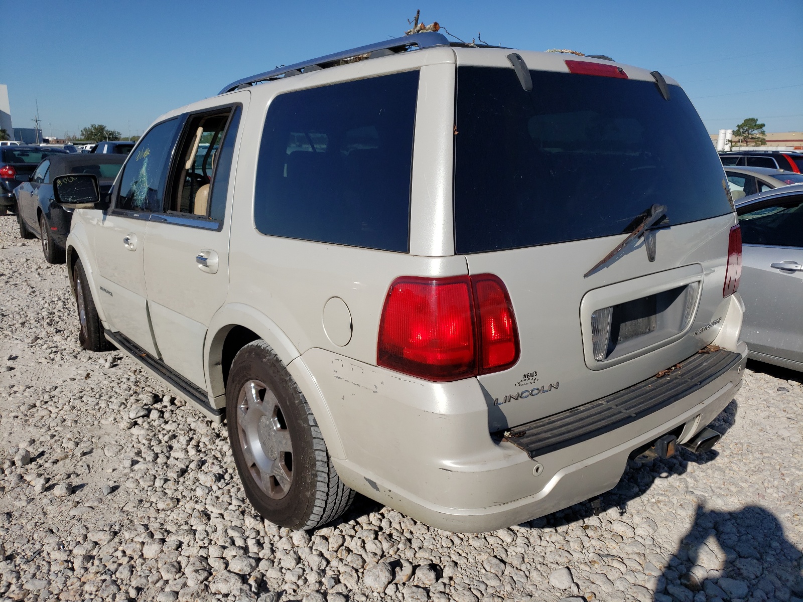Photo 3 from auction – 2005 LINCOLN NAVIGATOR with VIN 5LMFU27585LJ08392