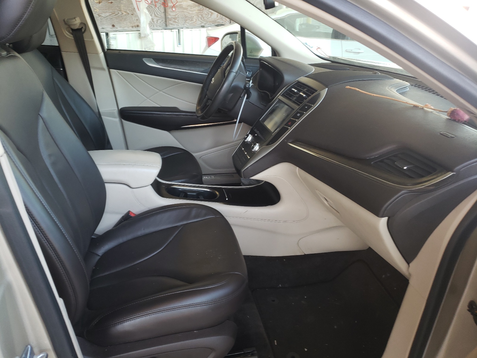 Zdjęcie 5 z aukcji – 2017 LINCOLN MKC RESERV z VIN 5LMCJ3C97HUL50115