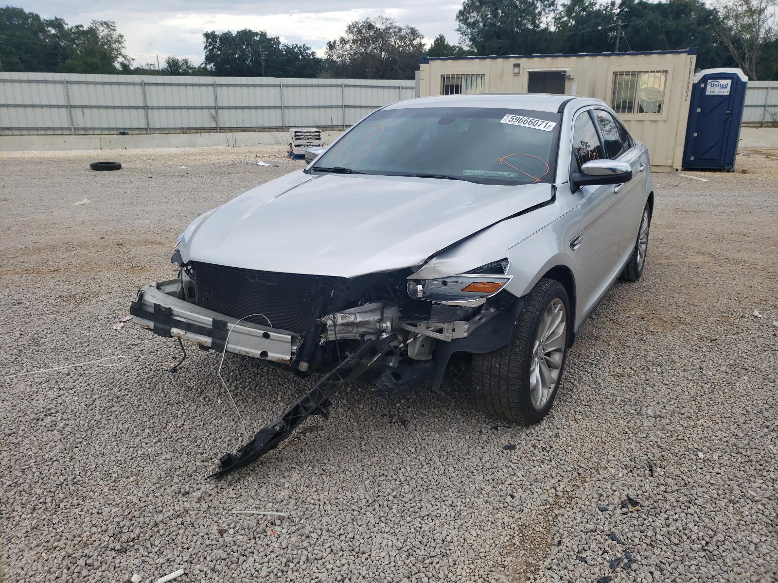 Photo 2 from auction – 2013 FORD TAURUS LIM with VIN 1FAHP2F80DG116583