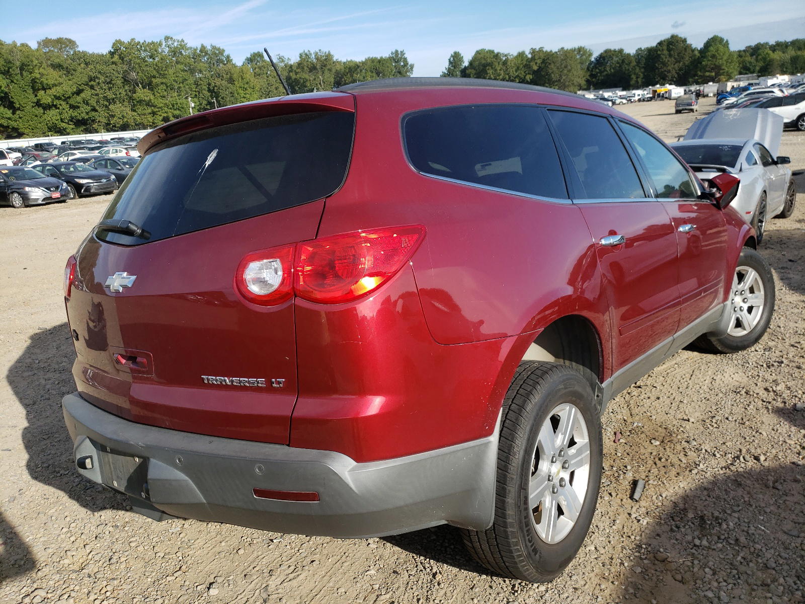 Photo 4 from auction – 2011 CHEVROLET TRAVERSE L with VIN 1GNKRGED6BJ122952