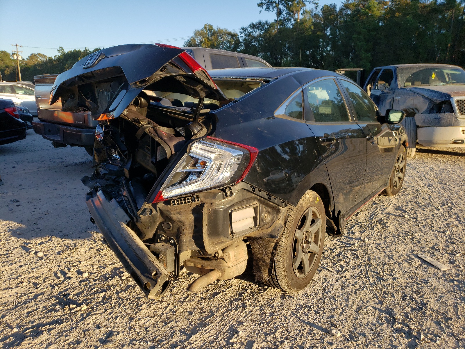 Photo 4 from auction – 2016 HONDA CIVIC LX with VIN 19XFC2E52GE032368