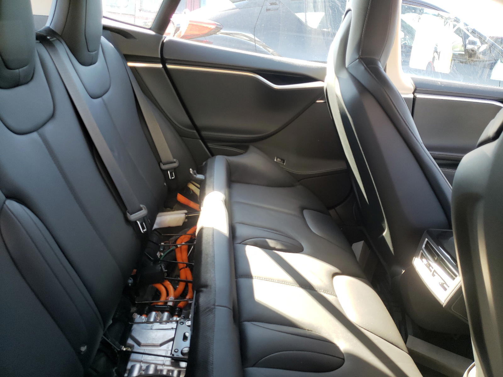 Photo 6 from auction – 2015 TESLA MODEL S 85 with VIN 5YJSA1H28FFP71317