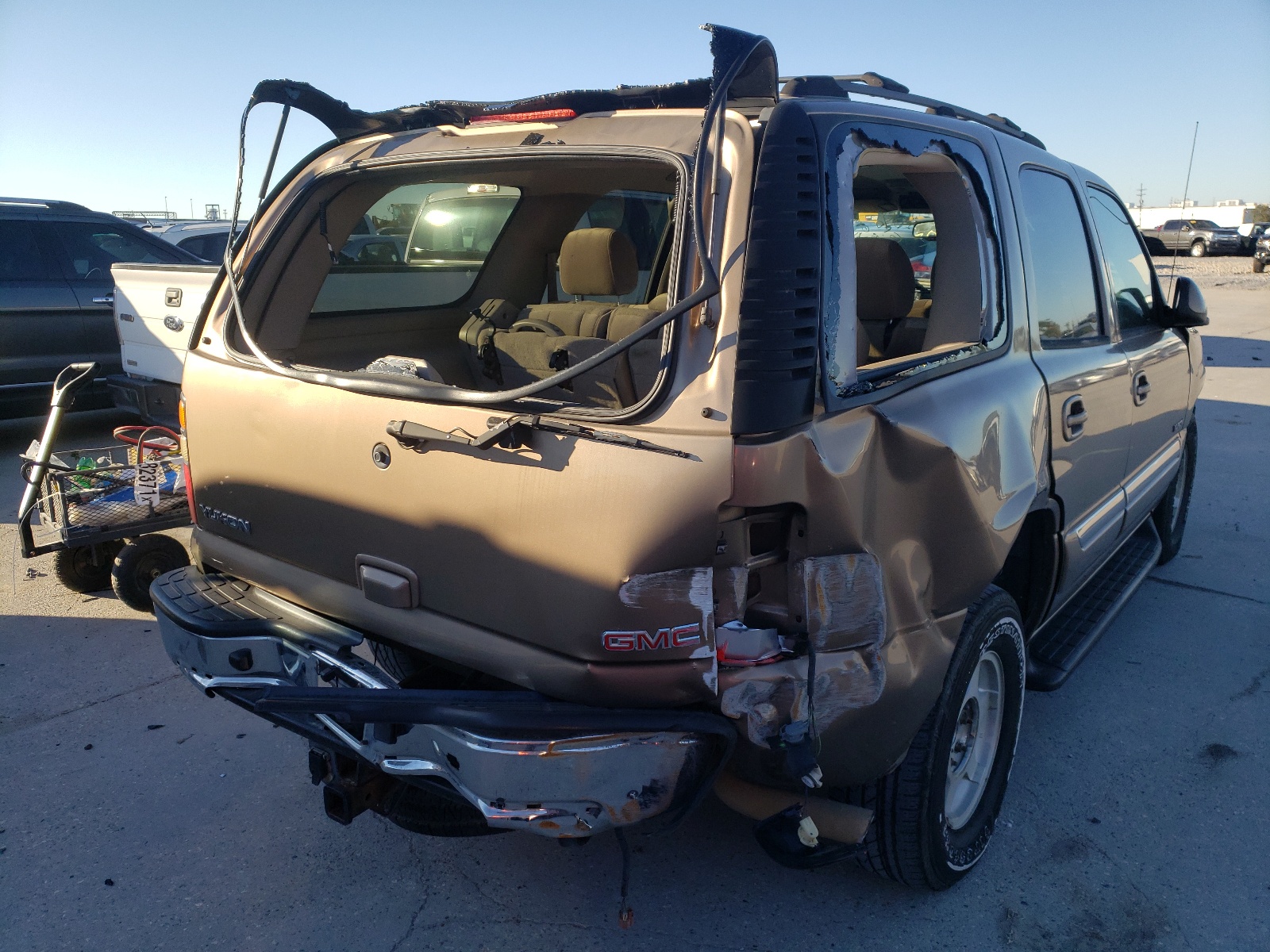 Photo 4 from auction – 2004 GMC YUKON with VIN 1GKEC13T74R116715