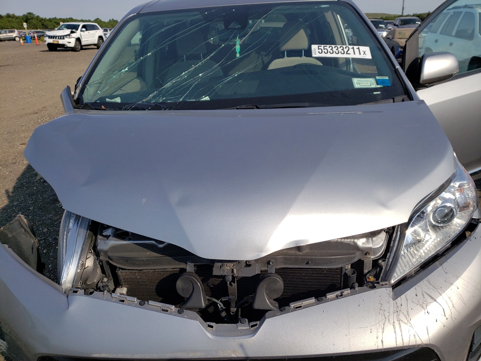 Photo 7 from auction – 2018 TOYOTA SIENNA LE with VIN 5TDKZ3DC2JS932901