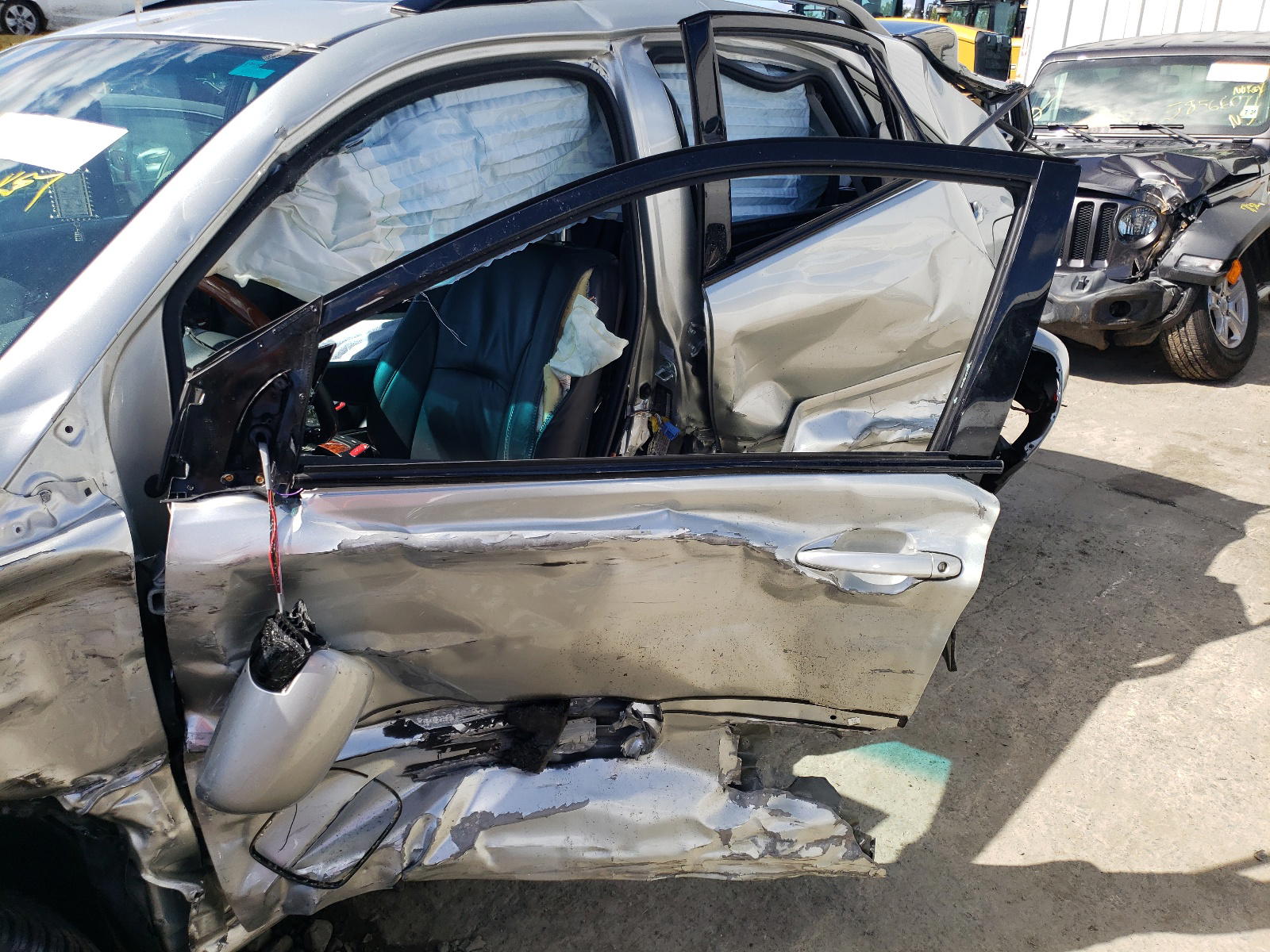 Photo 9 from auction – 2006 LEXUS RX 330 with VIN 2T2HA31U96C105116