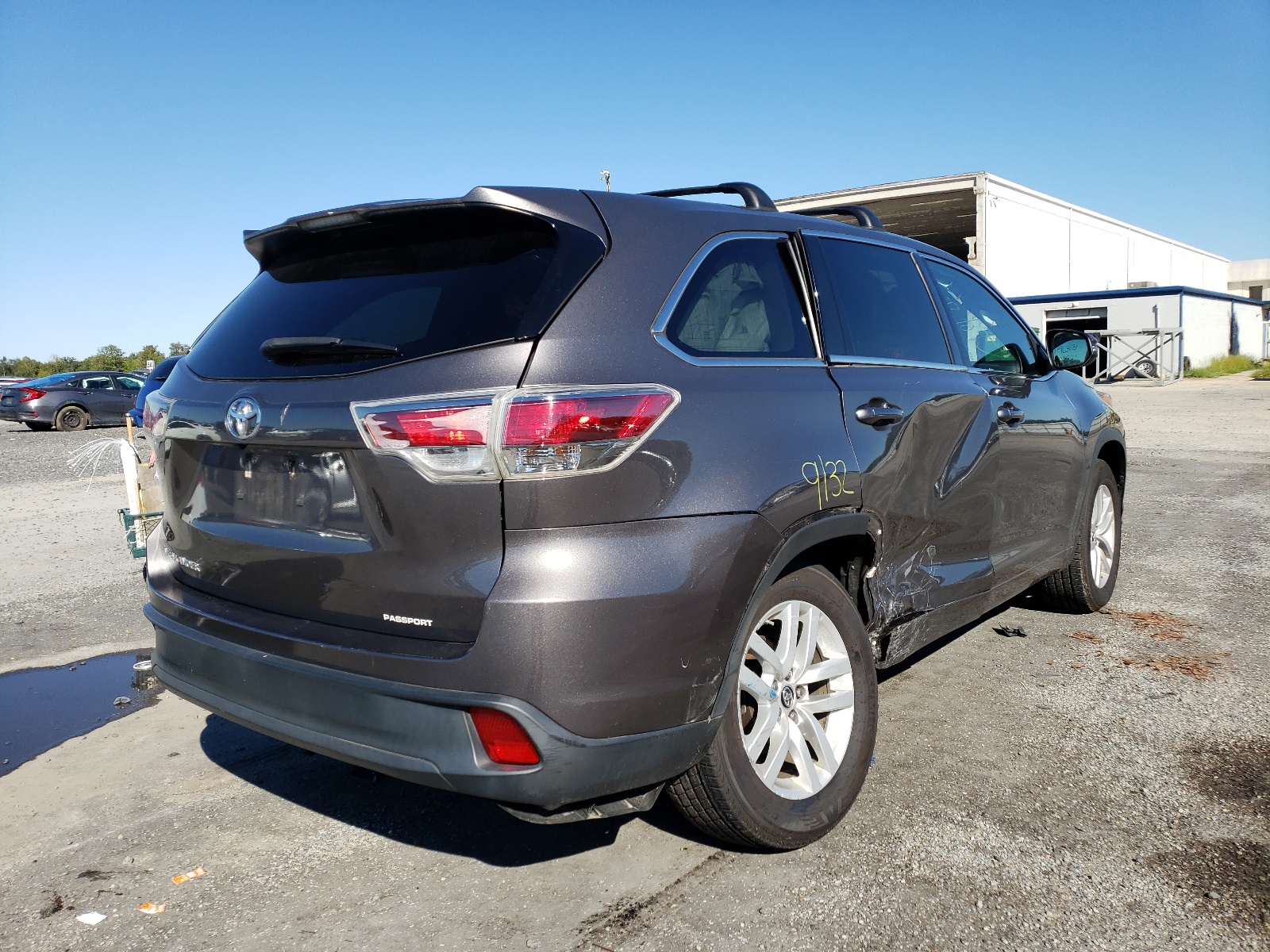 Photo 4 from auction – 2016 TOYOTA HIGHLANDER with VIN 5TDZARFH9GS017795