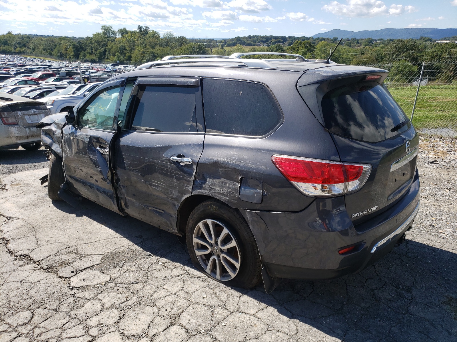 Photo 3 from auction – 2014 NISSAN PATHFINDER with VIN 5N1AR2MM0EC713887