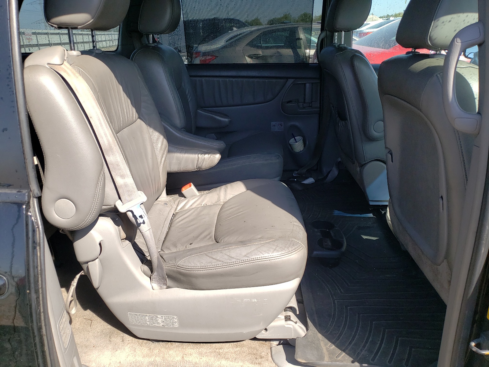 Photo 6 from auction – 2010 TOYOTA SIENNA XLE with VIN 5TDYK4CC2AS315570